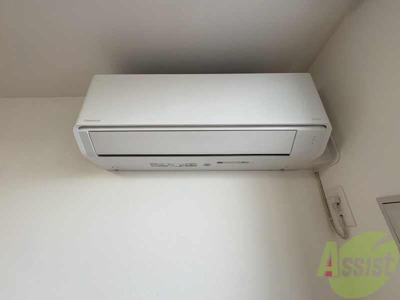 その他設備　こちらはエアコンになります。洋室側にも設置済み。