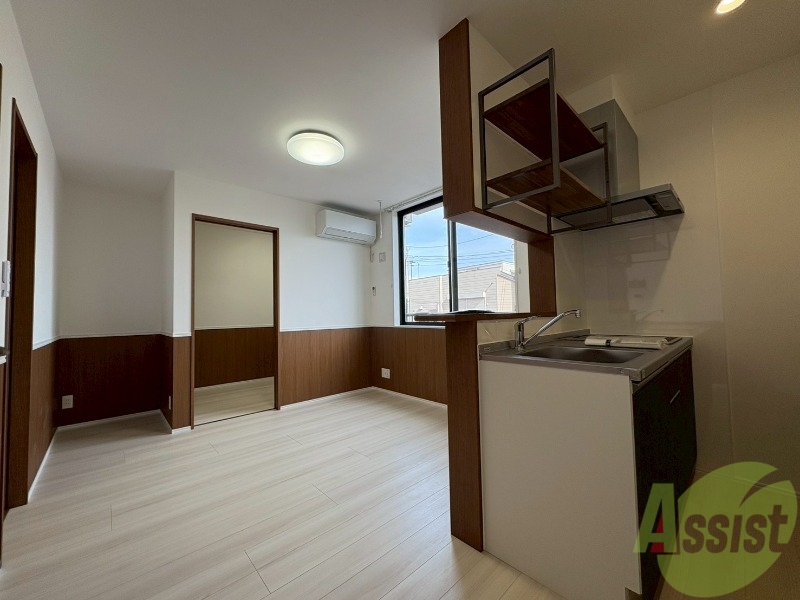 居室・リビング　こちらは８．５６帖のリビングになります。