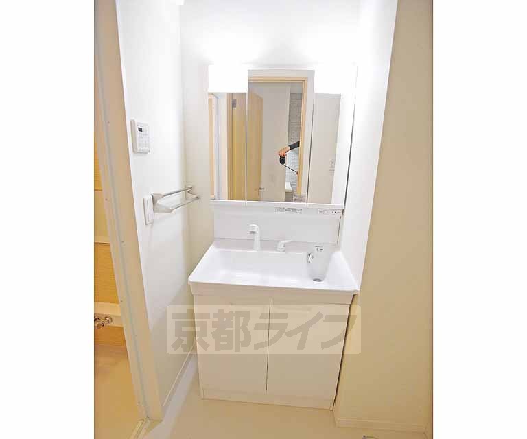 洗面設備　独立洗面台です