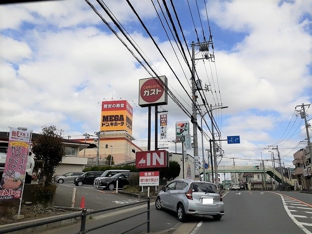 飲食店　ガスト綾瀬店（飲食店）まで300m
