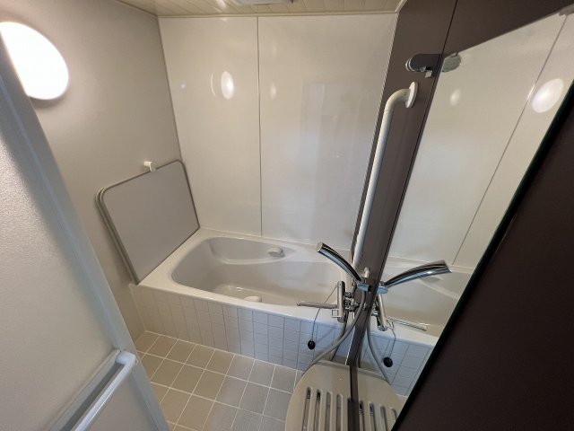 バス・シャワールーム　シンプルで機能的なユニットバスです！