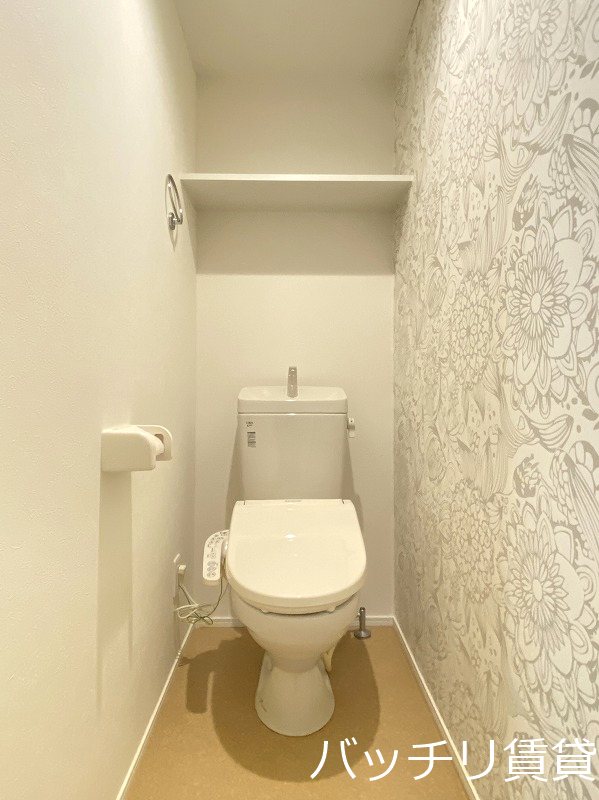 トイレ　画像は別号室タイプの為、現状を優先致します。