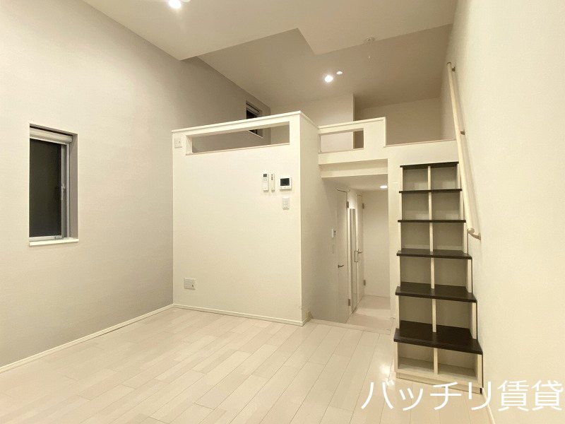 居室・リビング　別号室タイプの為、現状を優先致します。