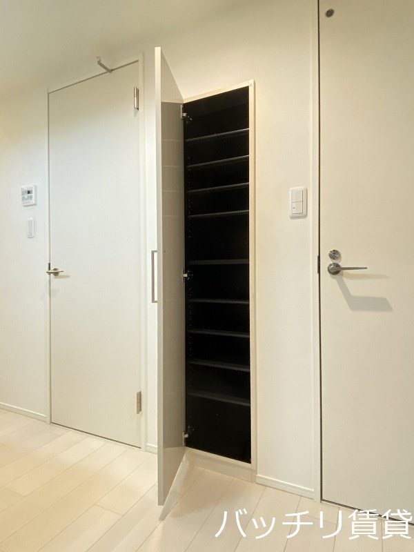 玄関　別号室タイプの為、現状を優先致します。