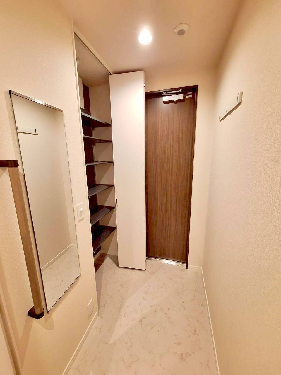 玄関　ゆったりとした玄関スペース