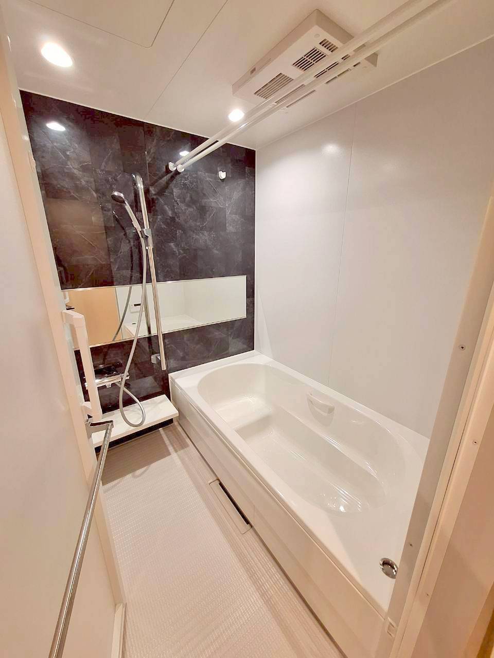 バス・シャワールーム　追焚・浴室乾燥機付き♪一坪サイズのゆったりバス