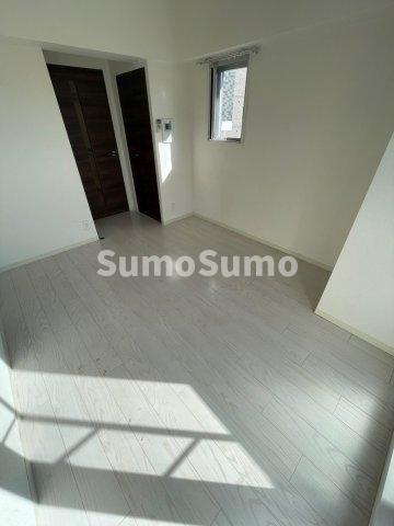 居室・リビング　こちらの居間で趣味の時間をお楽しみください