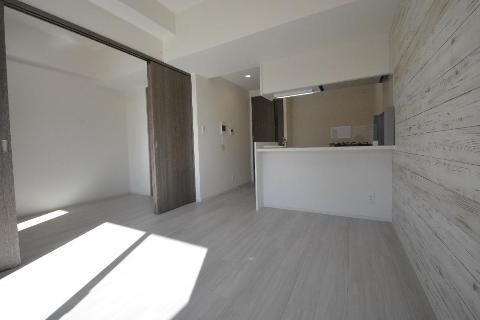 居室・リビング　※反転タイプ　別部屋写真です。現地にてご確認ください。