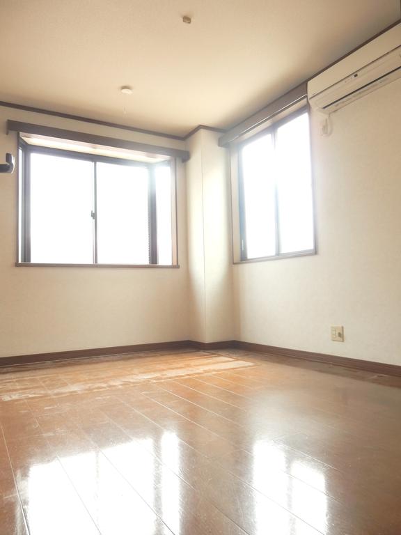 その他部屋・スペース　出窓付き洋室♪　別部屋の写真です