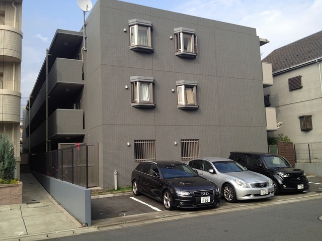 駐車場　平置駐車場あり