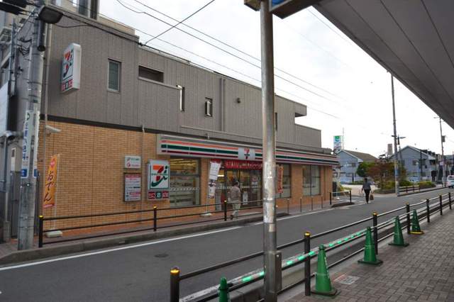 コンビニ　セブンイレブン（コンビニ）まで400m