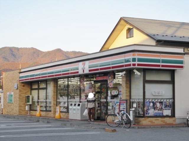 コンビニ　セブンイレブン甲府武田店　徒歩５分（コンビニ）まで350m