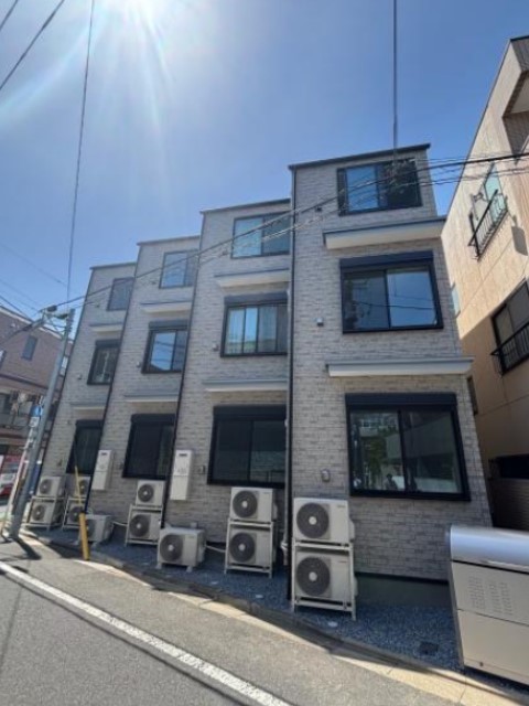 建物外観　２０２５年築