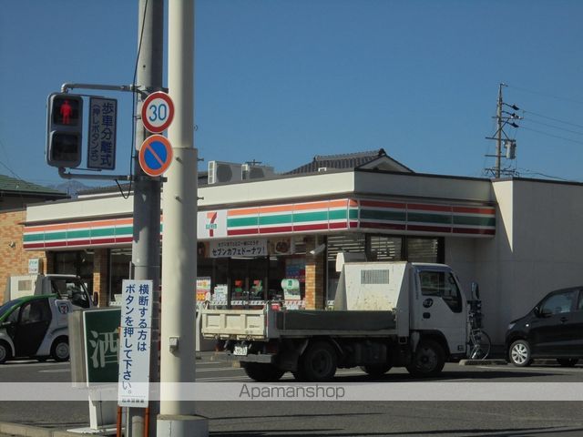 コンビニ　セブンイレブン（コンビニ）まで318m