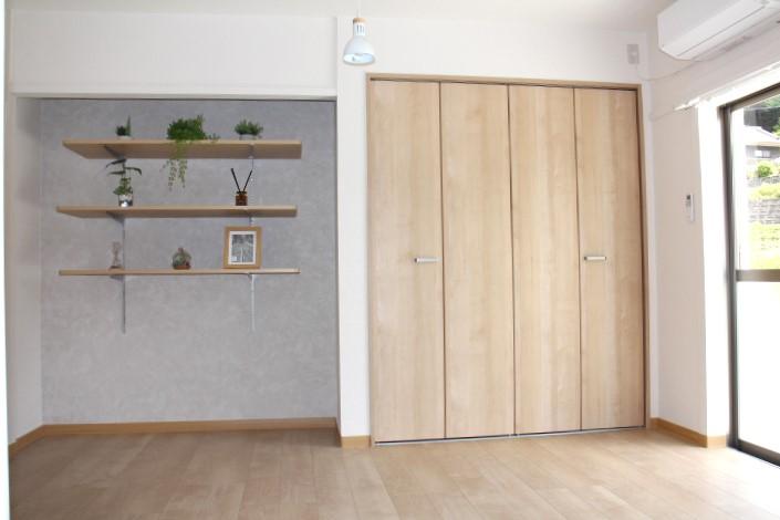 その他部屋・スペース　可動棚の有る洋室です。