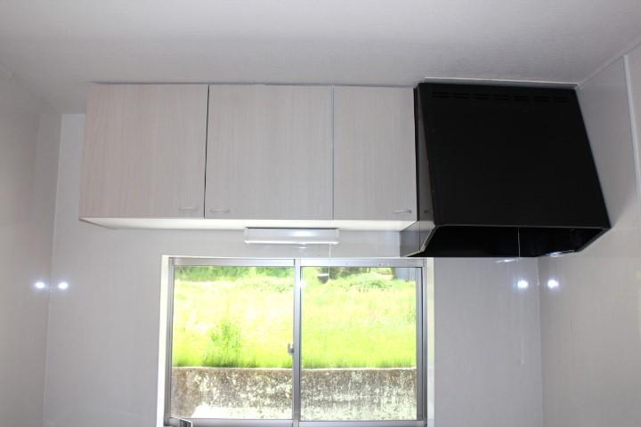 収納　吊戸棚です。