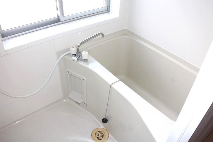 バス・シャワールーム　お手入れ簡単ユニットバスです。