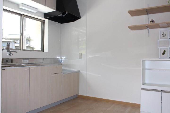 キッチン　朝から明るいキッチンです。