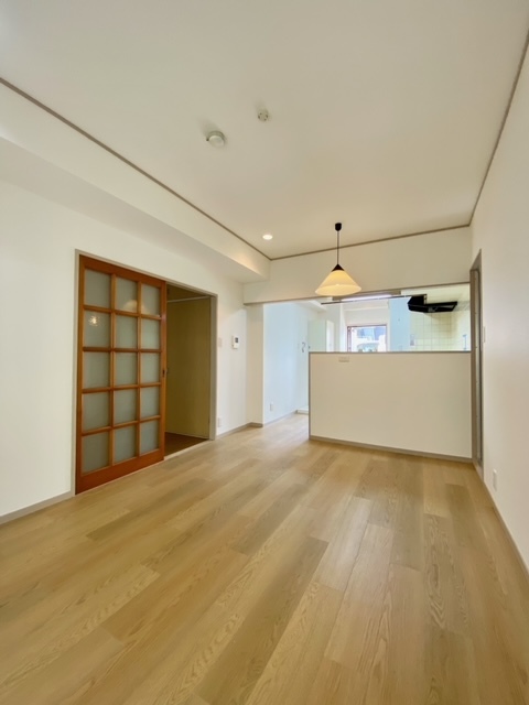 居室・リビング　★床張り替え済み★