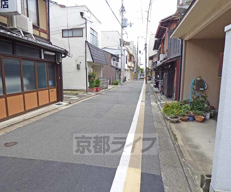 その他　目の前の道路です。