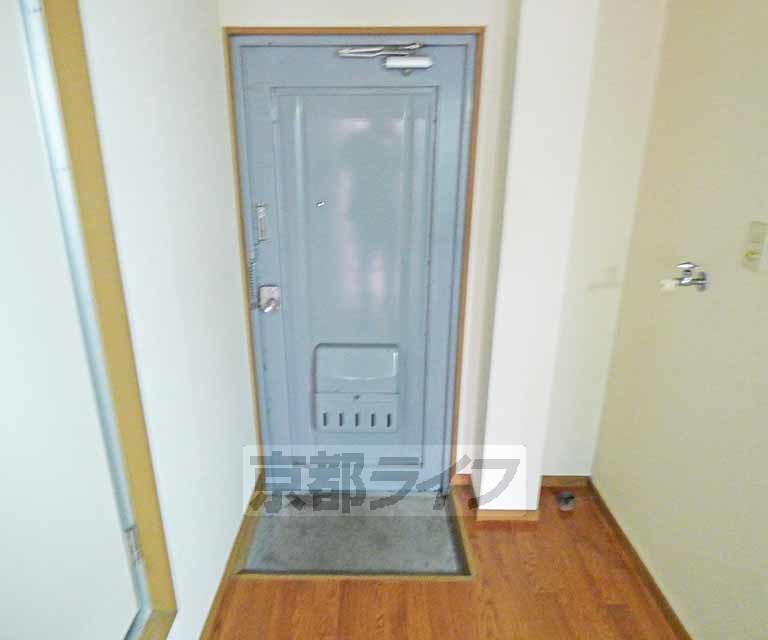 玄関　大きい玄関扉です。