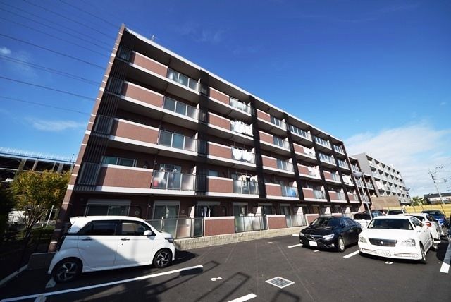 建物外観　駅徒歩4分　１ＬＤＫ～２ＬＤＫの複合マンション