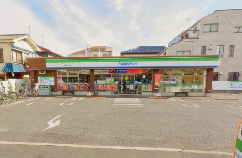コンビニ　ファミリーマート 北小岩六丁目店（コンビニ）まで825m