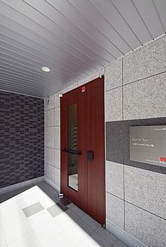 エントランス　ゆとりのあるエントランスです