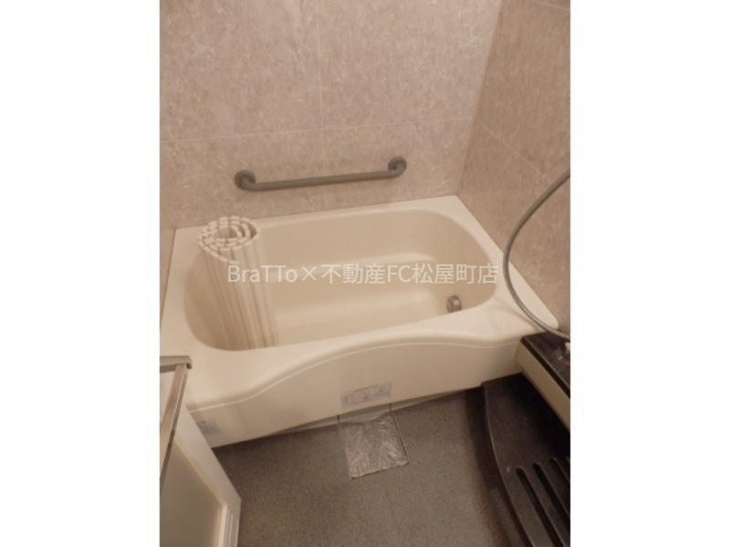 バス・シャワールーム　バス（浴室乾燥機・追い焚き機能付き）