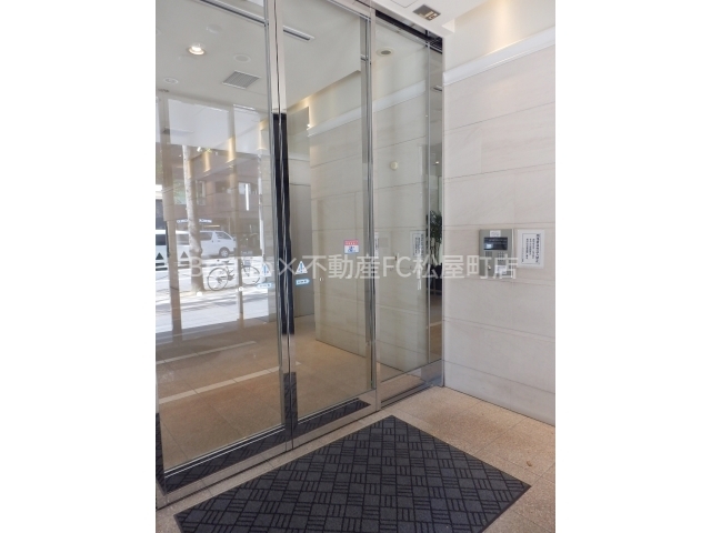 エントランス　マンション共用部分（オートロック付き）