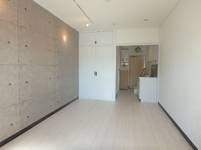 居室・リビング　別号室参考写真