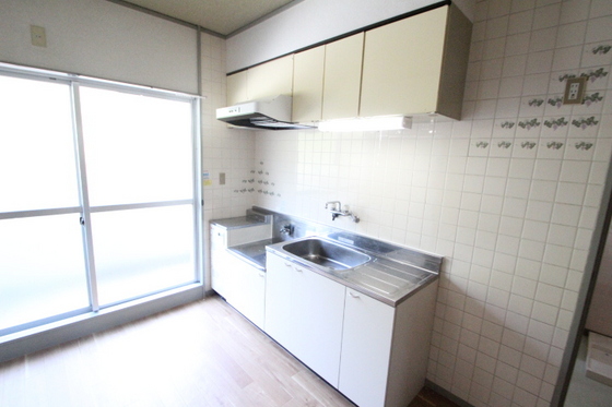 キッチン　※別部屋の写真です