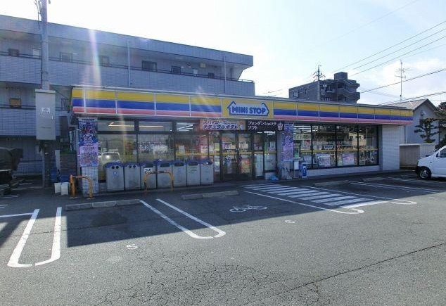 コンビニ　ミニストップ（コンビニ）まで750m