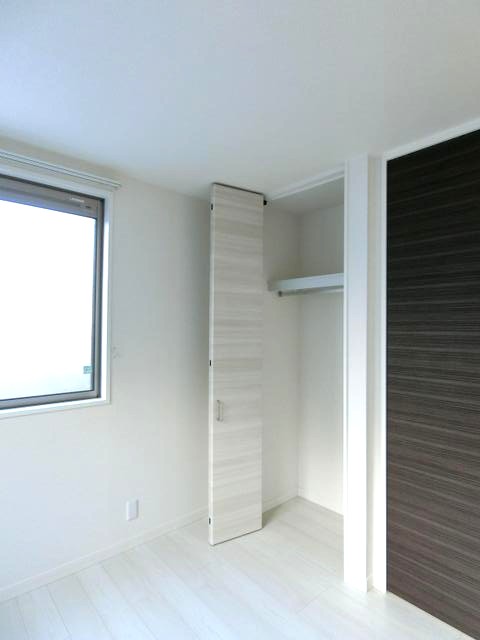 その他部屋・スペース　洋室5.5帖☆こちらのお部屋にもクローゼットがあります♪お洋