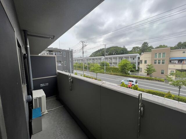 バルコニー　外からの目が気にならないバルコニーで洗濯物が干せます