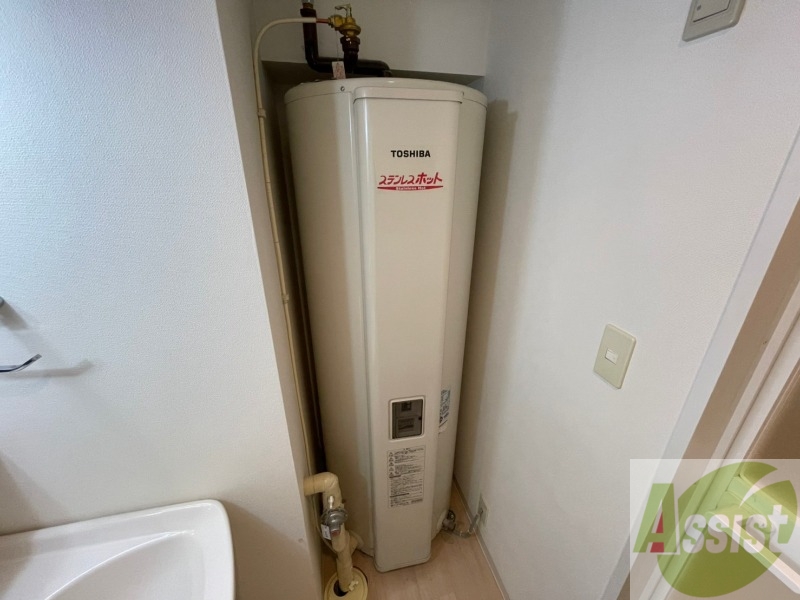 その他設備　オール電化物件ですのでこちらに電気温水器があります。