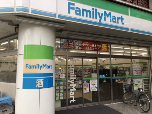 コンビニ　ファミリーマート十三東店（コンビニ）まで266m
