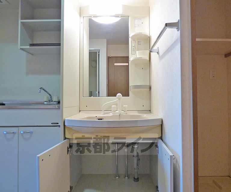 洗面設備　独立洗面台です。