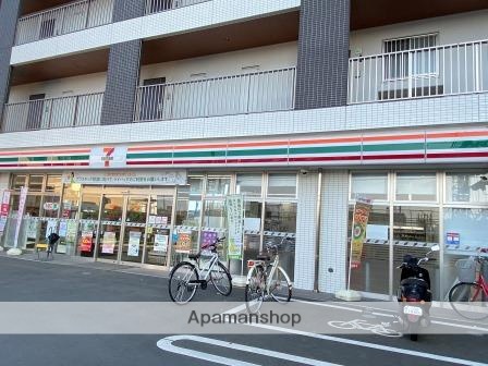 コンビニ　セブンイレブン（コンビニ）まで983m