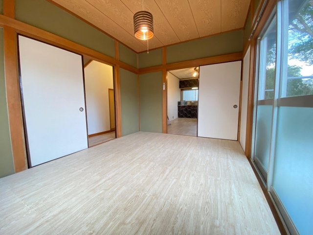 居室・リビング　ダイニングキッチンへとつながる和洋室の居室！