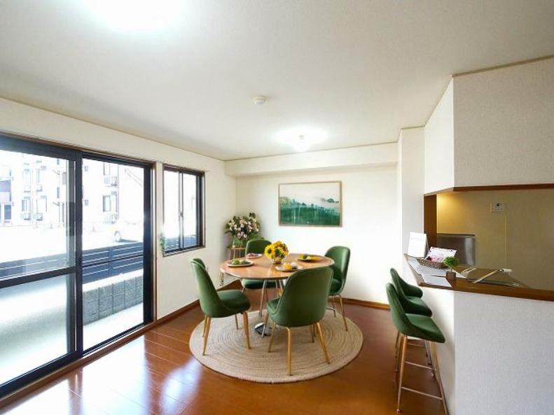 居室・リビング　CGで家具等を配置したもので家具等は含まれません