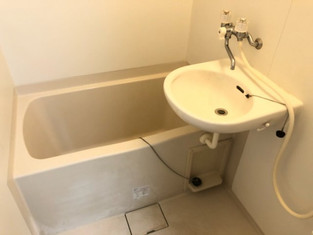 バス・シャワールーム　シンプルな浴室です！