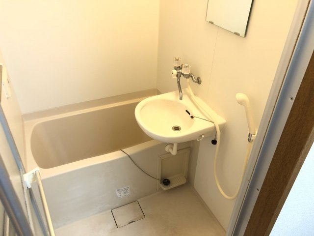 洗面設備　浴室内に洗面台がついてます♪