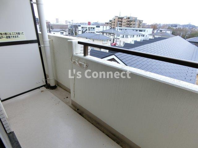 バルコニー　４階のお部屋で晴れた日には洗濯物もたくさん干せます。