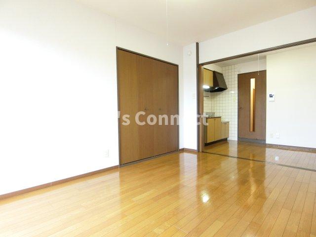 居室・リビング　洋室とDKは繋げて使うこともできます。