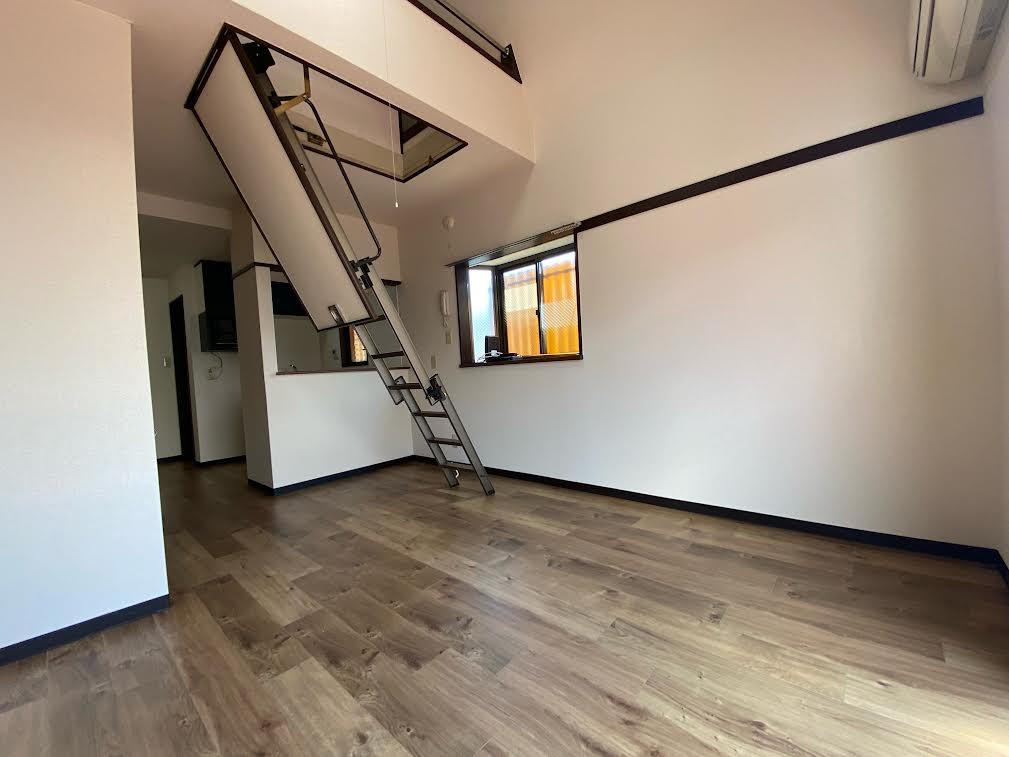 居室・リビング　こちらのリビングで趣味の時間をお楽しみください