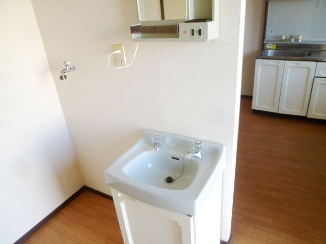 洗面設備　同建物別号室参考写真となります♪
