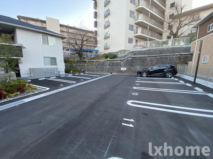 駐車場　駐車場に車を止められます