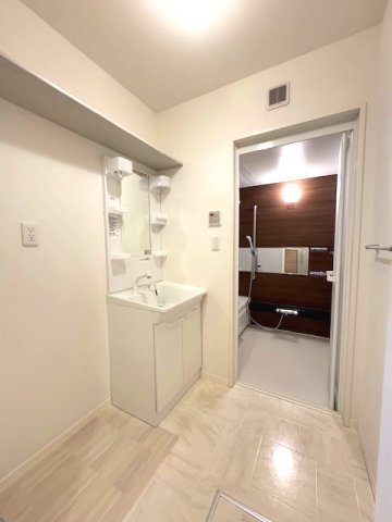 洗面設備　※写真は3号室タイプの別部屋です。