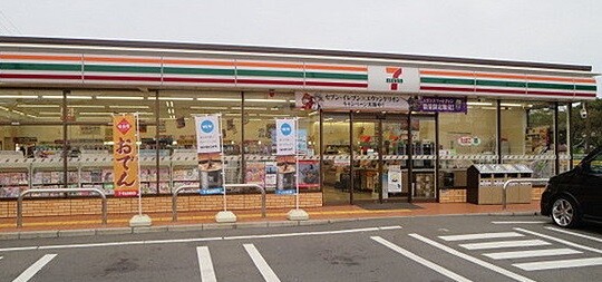 コンビニ　セブンイレブン八尾本町7丁目店（コンビニ）まで332m